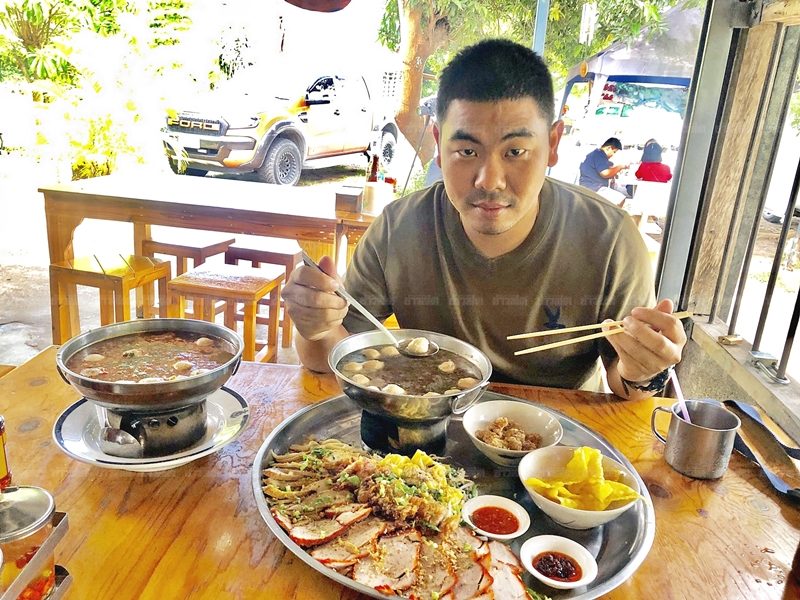 ก๋วยเตี๋ยวถาด