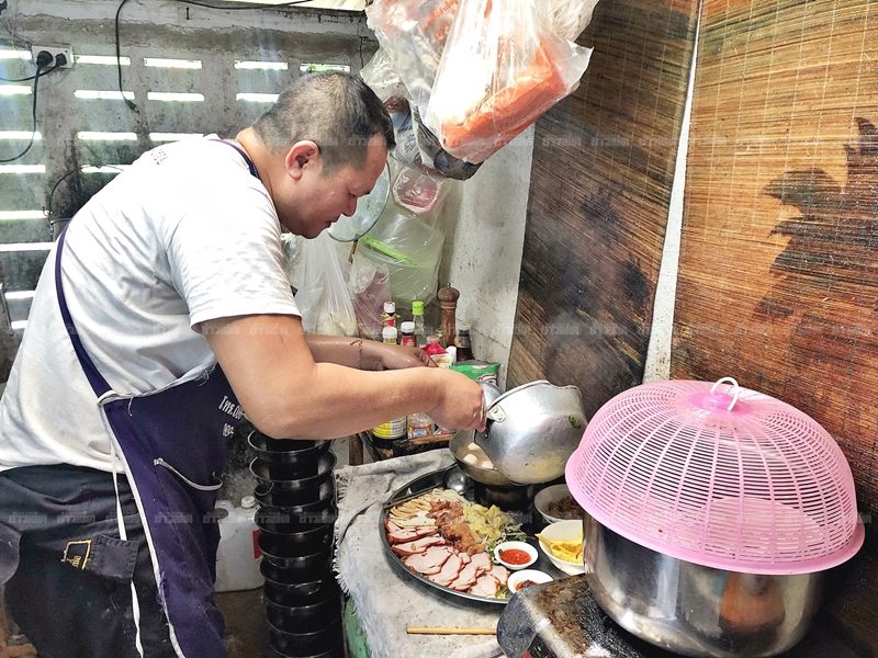 ก๋วยเตี๋ยวถาด