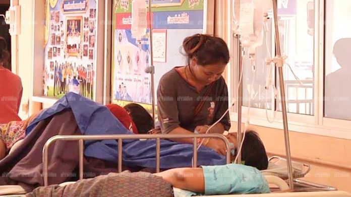 รถเร่ทำพิษตระเวนขายข้าวเหนียวสังขยาบูด