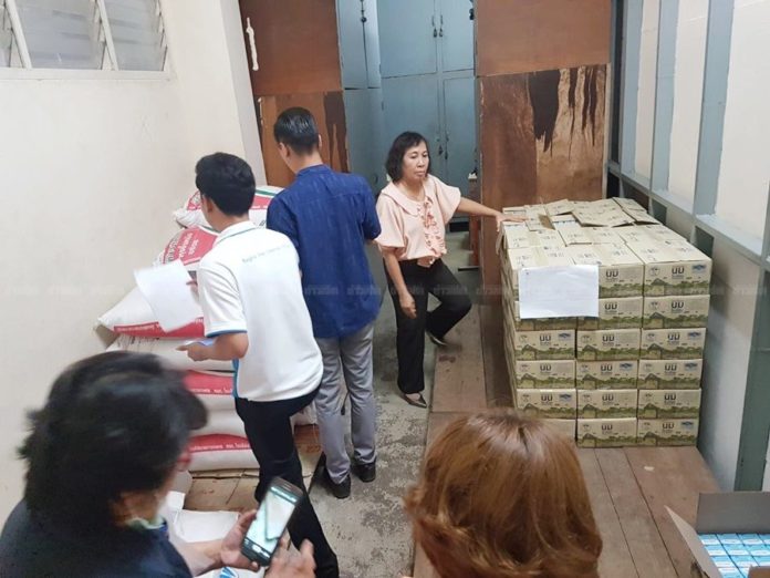 การตรวจสอบนมโรงเรียน