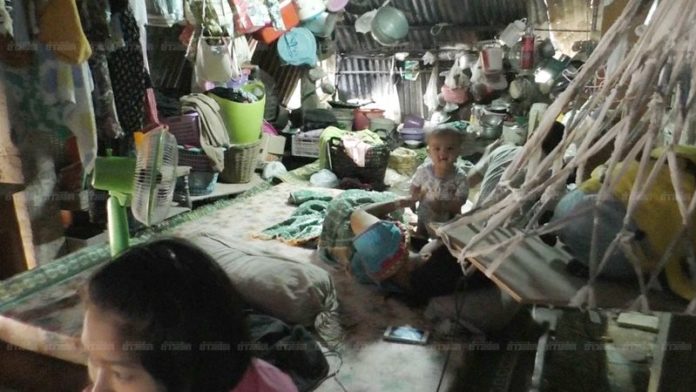 ภายในบ้านที่อยู่กันอย่างแออัด