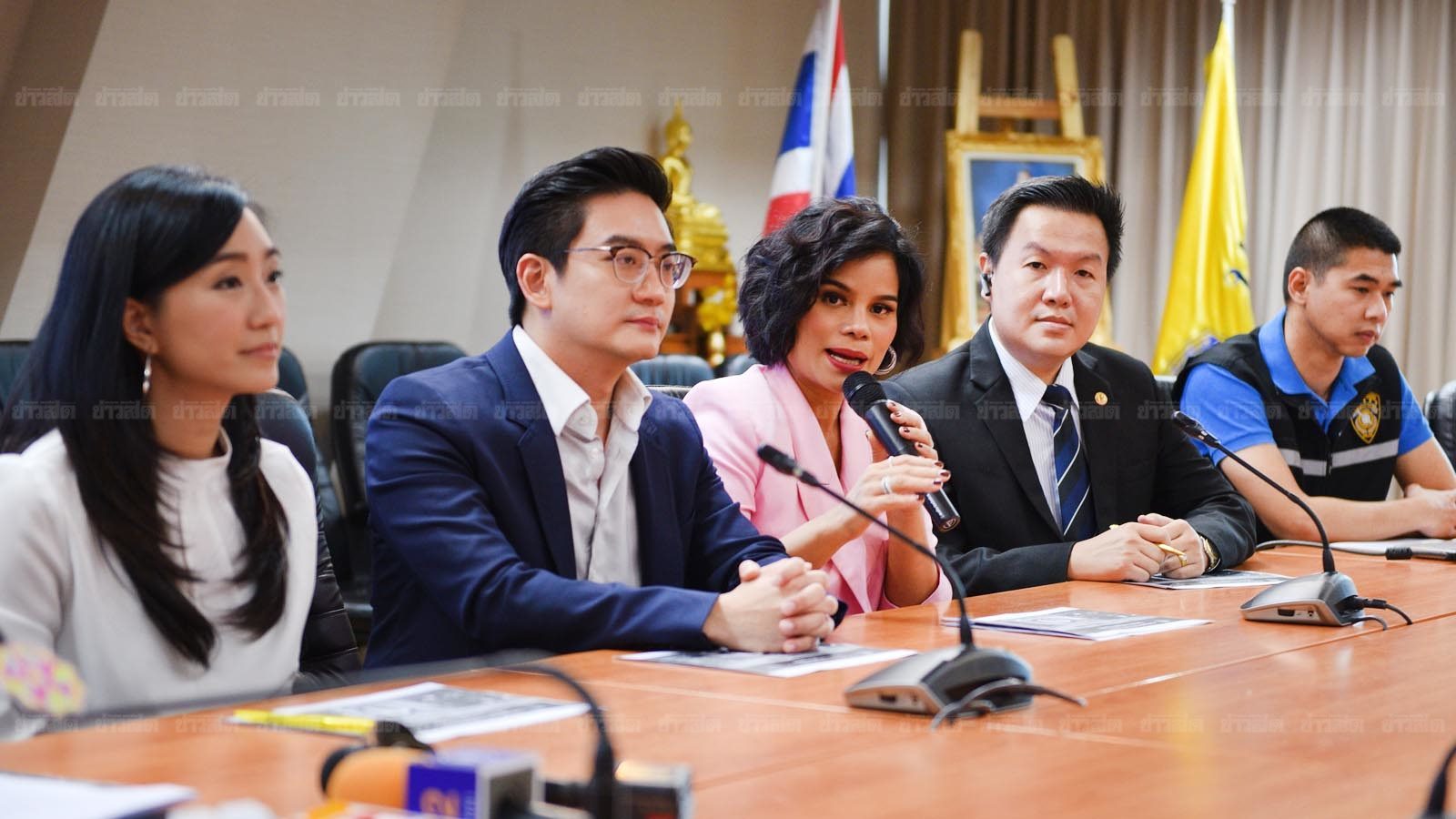 ลุยค้นโกดัง
