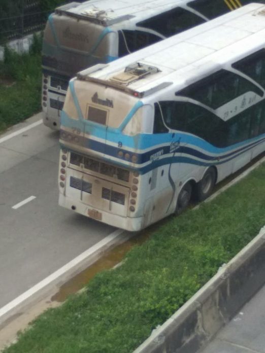 รถทัวร์ปล่อยของเสีย
