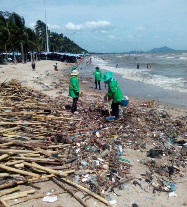  ขยะกองพะเนิน เกลื่อนหาดบางแสน 