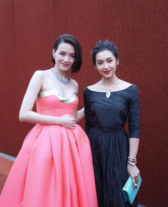 เบลล่า เจิดจรัส! ร่วมงานแบรนด์จิวเวลรี่ดังที่กรุงโรม - กระทบไหล่นางแบบระดับโลก