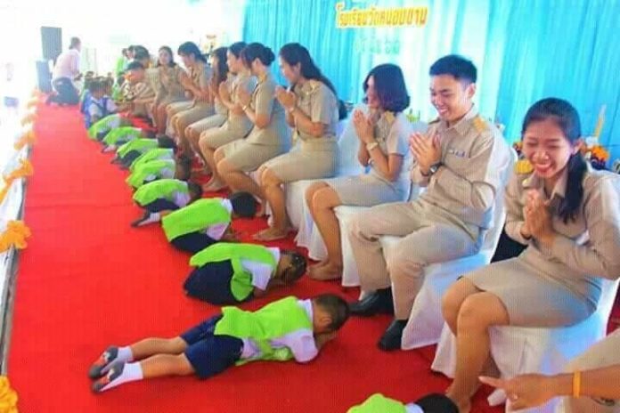 มาดูกัน ไหว้ครูยังไง...ให้ซาบซึ้งพระคุณ หนูน้อยอนุบาลสุดฮา