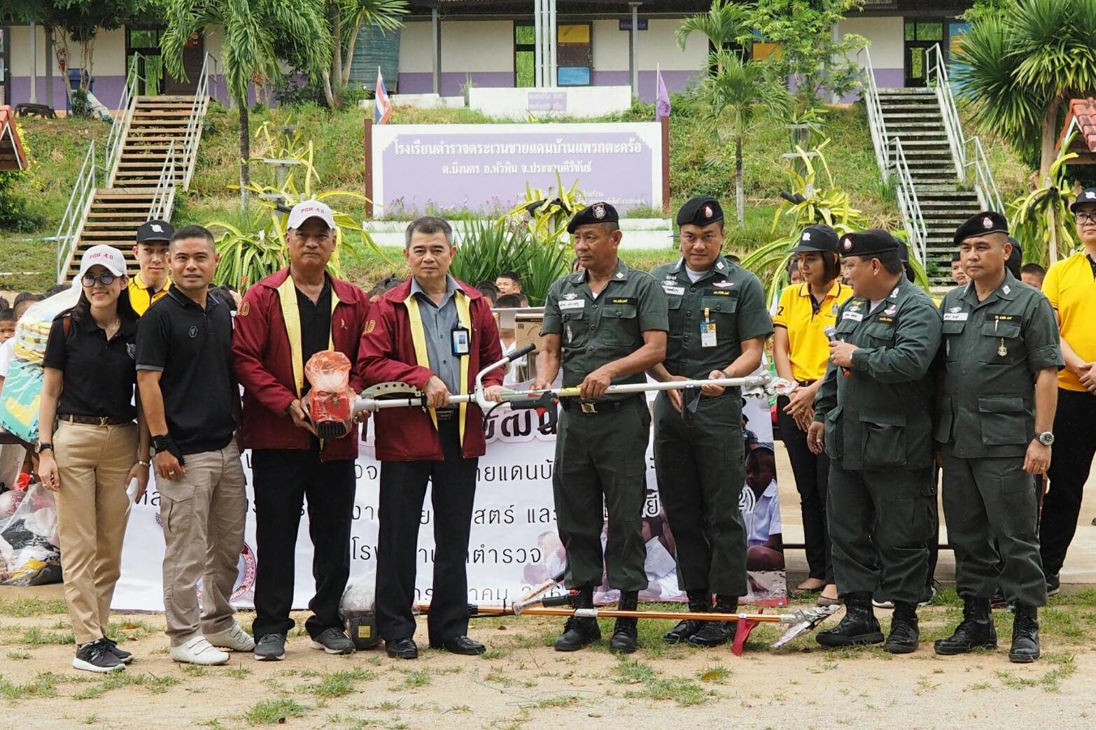 จิตอาสาดูแลไทย : จิตอาสาดับไฟป่าลื่นตกดอยข้อมือแตก ขาหักผิดรูปขณะเข้าช่วย ... : กลุ่ม thaifightcovid ต่อยอดงานจิตอาสา เปิดตัว jitasa.care สร้างระบบแผนที่รับสถานการณ์โควิด ประเดิมงานแรก ระดมลงจุดวัดที่พร้อมเป็นจุดเผาโควิด เชิญชวนสมัคร.