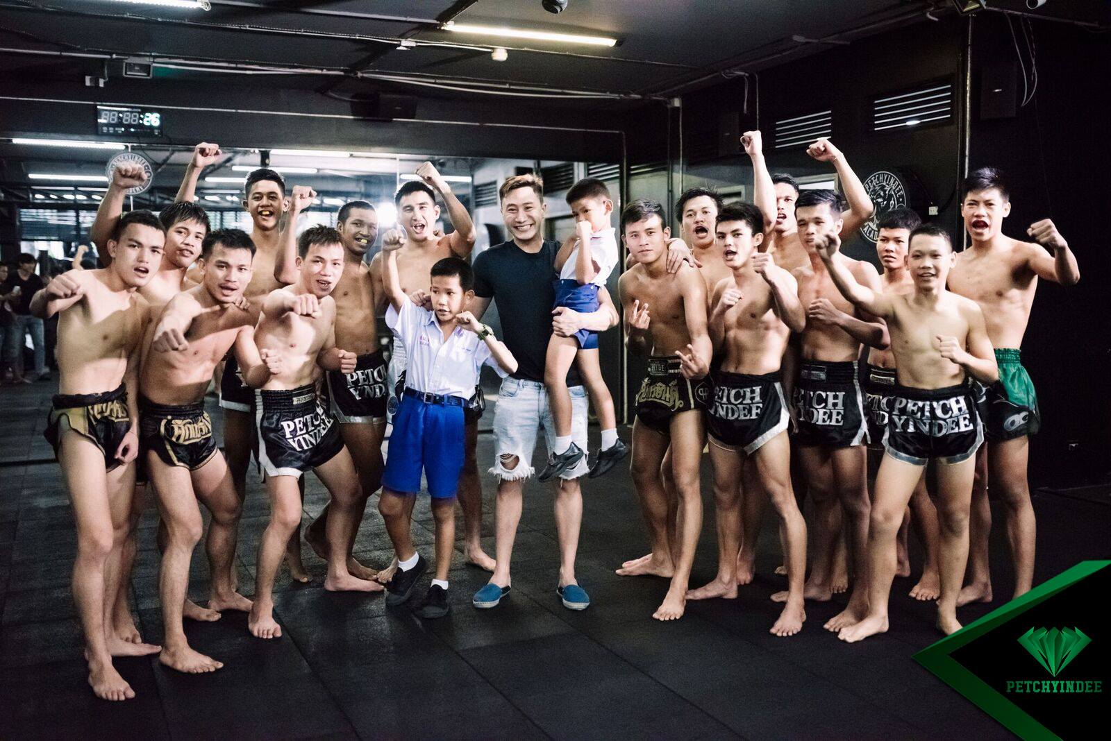 โอกาสมาแล้ว เพชรยินดีอะคาเดมี่ รับหนูน้อยฝึกมวยข้างถนนเข้าค่าย ให้ ...