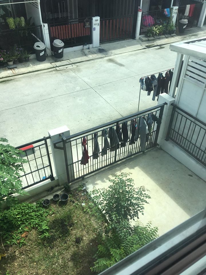ประตูบ้าน ตากผ้า ประตูบ้าน ราว