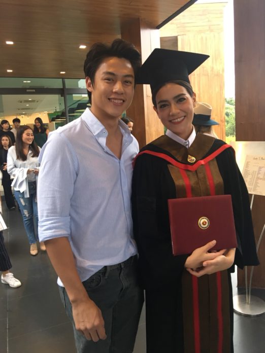 คิมเบอร์ลี่ สุดปลื้ม! เรียนจบป.ตรีสมใจ ยกใบปริญญาให้คุณพ่อที่ล่วงลับ