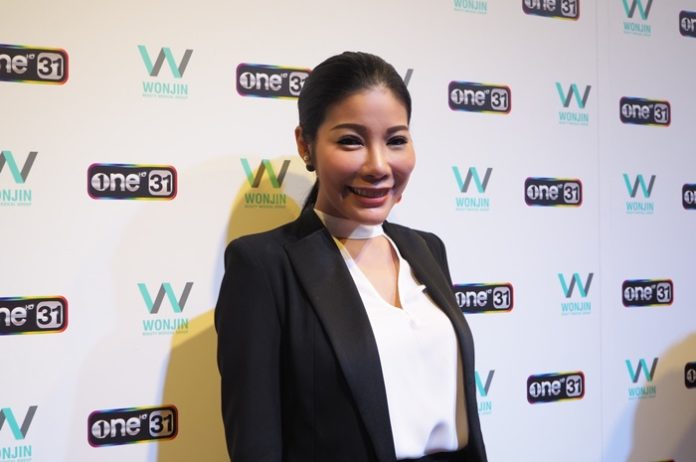 แหวนแหวน-ปวริศา เพ็ญชาติ 'แหวนแหวน' รับสนิท 'นิชคุณ' ปัดข่าวลือ 'หวาย' ศัลยกรรมติดเชื้อเกือบตาย!