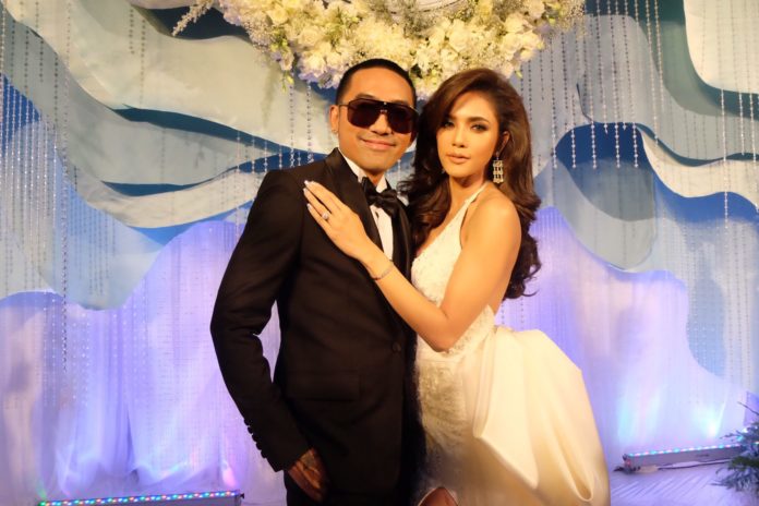 อุ้ม บอล