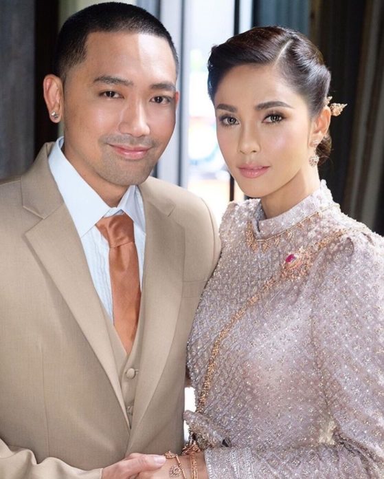 บอล กฤษณะ-อุ้ม ลักขณา ‘บอล’ ควง ‘อุ้ม’ รับพระราชทานน้ำสังข์จากสมเด็จพระสังฆราช