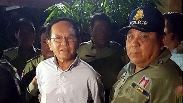 นายเกิม โซะคา หัวหน้าพรรค CNRP ถูกบุกจับกุมที่บ้านพักเมื่อเดือนกันยายนปีที่แล้ว