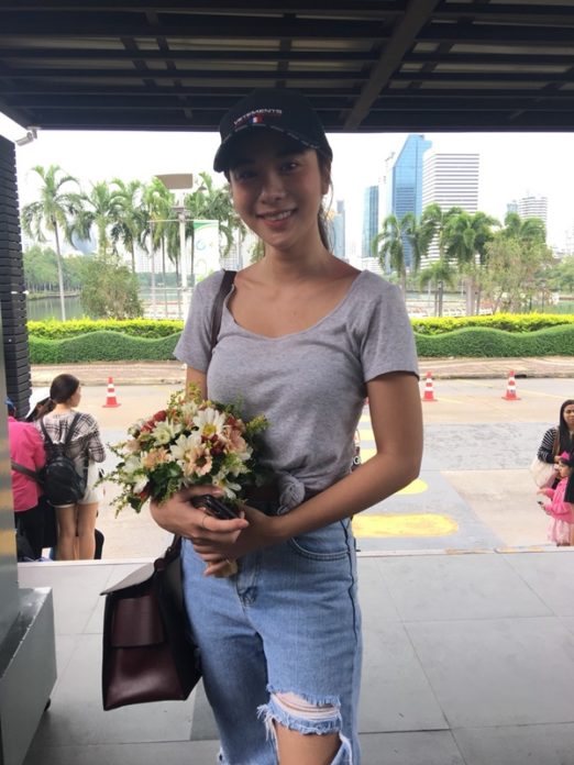  คิมเบอร์ลี่ สุดปลื้ม! เรียนจบป.ตรีสมใจ ยกใบปริญญาให้คุณพ่อที่ล่วงลับ 