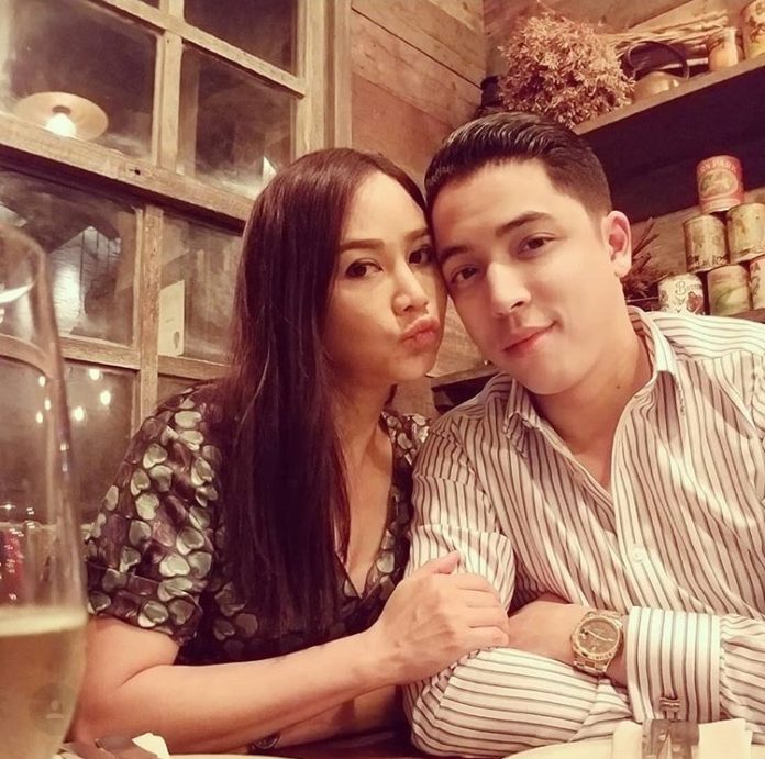 ‘นก-ศิขรินธาร’ จดทะเบียนสามีฝรั่งรุ่นน้อง เตรียมลดงานย้ายอยู่ฮ่องกง