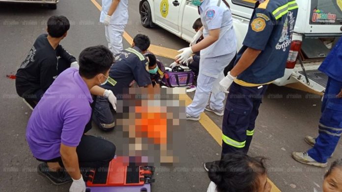 เจ้าหน้าที่พยายามปั๊มหัวใจยื้อชีวิต ด.ช.4 ขวบ หลังถูกรถปิกอัพชน