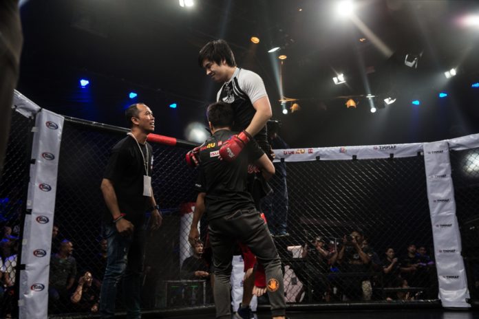 ‘ดู๋’ เฮ! ลูกชาย คว้าชัย แข่งชกมวย MMA สมัครเล่น