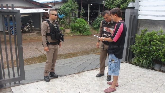 หนุ่มใหญ่เซ็งเจอข้างบ้านแก้ผ้า โยนอุจจาระใส่บ้าน