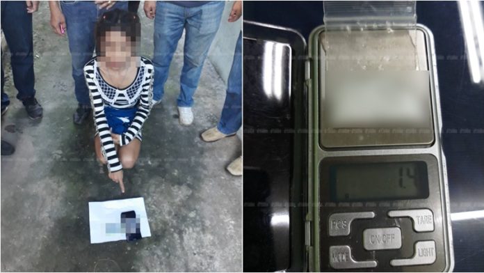 หญิงสาวถูกจับกุมหลังอมยาไอซ์ไว้ในปาก เพราะกลัวถูกจับ