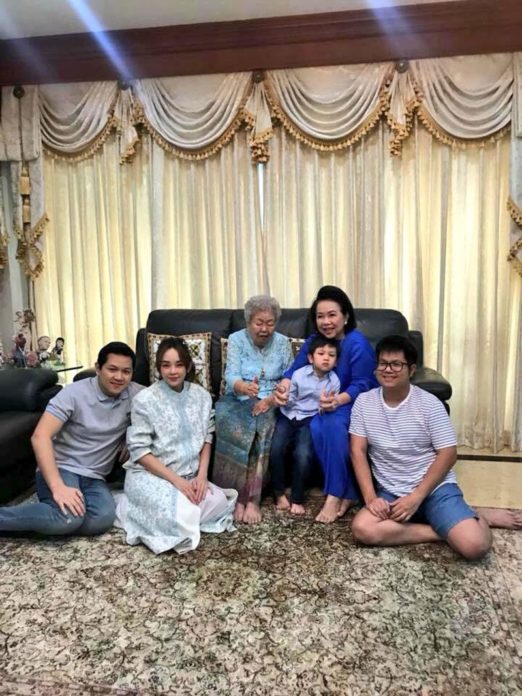 ครอบครัวอบอุ่น