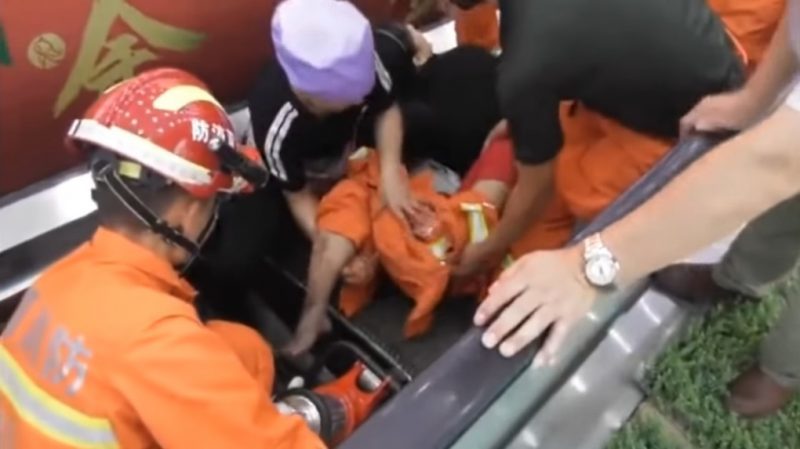 ขาติดบันไดเลื่อน ห้าง ขาติดบันไดเลื่อน บันไดเลื่อน