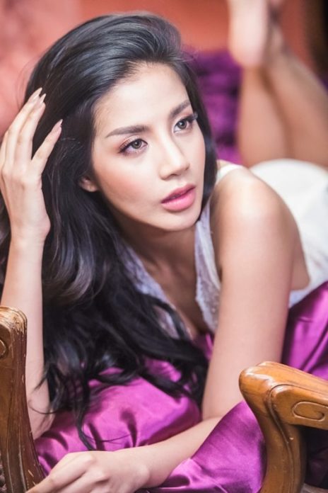 ใบเตย อาร์สยาม ใส่ชุดนอนวาบหวิวถ่ายเอ็มวี เอาไม่เสร็จ ทวงบัลลังก์เซ็กซี่ตัวแม่! 