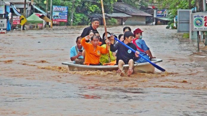น้ำทะลักเข้าท่วม 7 หมู่บ้าน รถทุกชนิดไม่สามารถสัญจรได้
