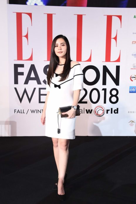 ออม หน้ามืด! เป็นลมล้มวูบกลางงาน ถูกนำส่งโรงพยาบาล - ชวดดูแฟชั่นโชว์