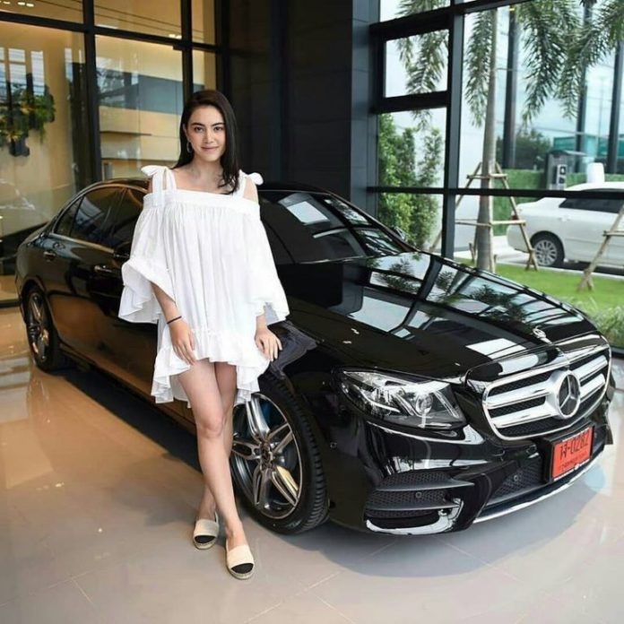 เต๋อ ฉันทวิชช์ ปัดซื้อรถหรูคู่ ใหม่ ดาวิกา เผยพาฝ่ายหญิงเจอแม่ ออกปากชมน่ารัก