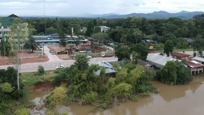 น้ำโขงกัดเซาะ บ้านพังร่วงตกน้ำ ข้าวของเสียหายทั้งหลัง