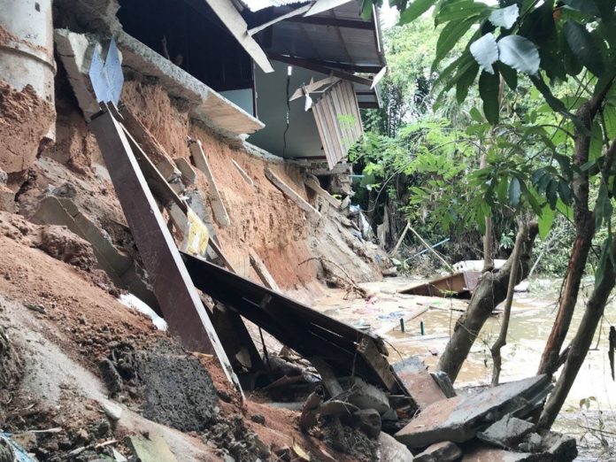 น้ำโขงกัดเซาะ บ้านพังร่วงตกน้ำ ข้าวของเสียหายทั้งหลัง