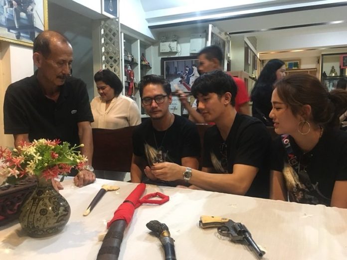 อนันดา รุดบวงสรวงอนุสาวรีย์ขุนพันธรักษ์ราชเดช เผยขณะแสดงมีเรื่องหวาดเสียว