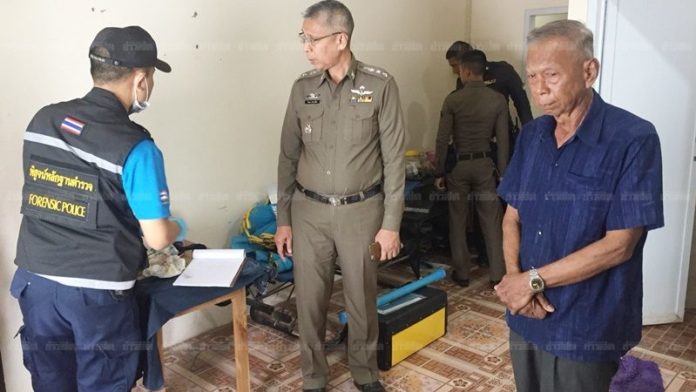 นายประสิทธิ์ พ่อตา ด.ต.ฐานันต์ ให้ข้อมูลกับตำรวจ