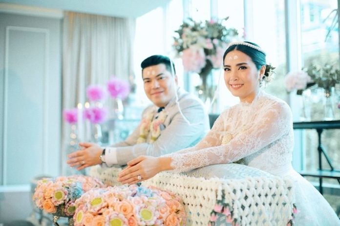 เพลง กวิตา นางเอก7สี หมั้นแล้ว หนุ่มผู้บริหารสายการบิน หอบสินสอด 9 ล้าน สู่ขอ!