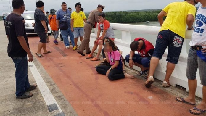 สาวห้างวัย 22 เครียด กระโดดสะพานหวังฆ่าตัวตาย