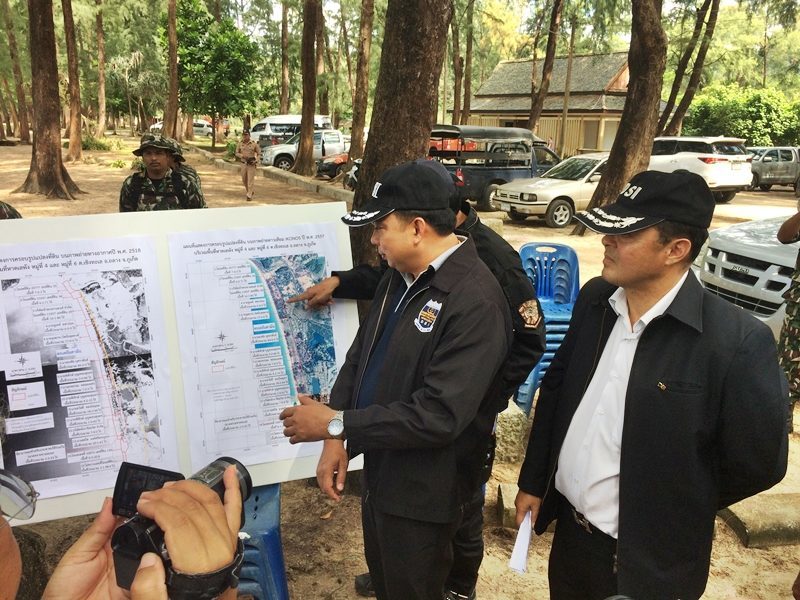 พ.ต.ท.ประวุท วงศ์สีนิล รองอธิบดีดีเอสไอ นำคณะลงพื้นที่ตรวจสอบที่ดินหาดลายัน (แฟ้มภาพ)