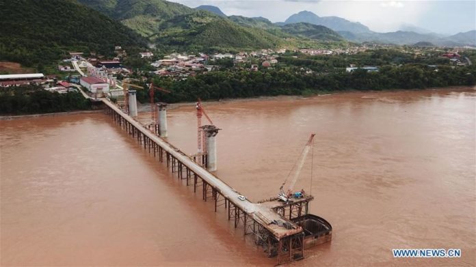 ภาพสะพานกำลังก่อสร้าง