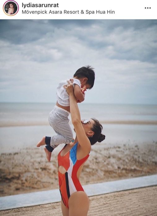ลีเดีย โชว์หุ่นแซ่บ! เล่นหยอกล้อกับ น้องดีแลน ทำทะเลหัวหินเดือด
