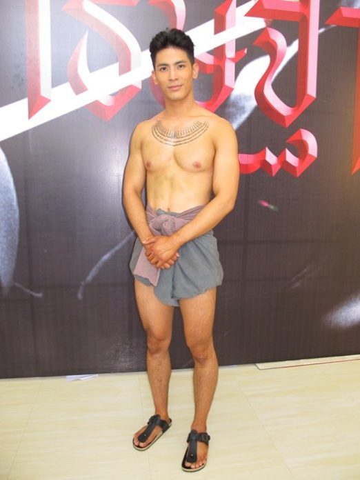 สน ยุกต์ สน ยุกต์ สลัดผ้าโชว์กล้ามแน่นๆ แฟนคลับกรี๊ดสลบ ตายอย่างสงบศพสีชมพู