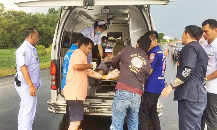 ชนสนั่น 4 คันรวด รถพังยับ คนขับสาหัส ร่างติดคาซาก