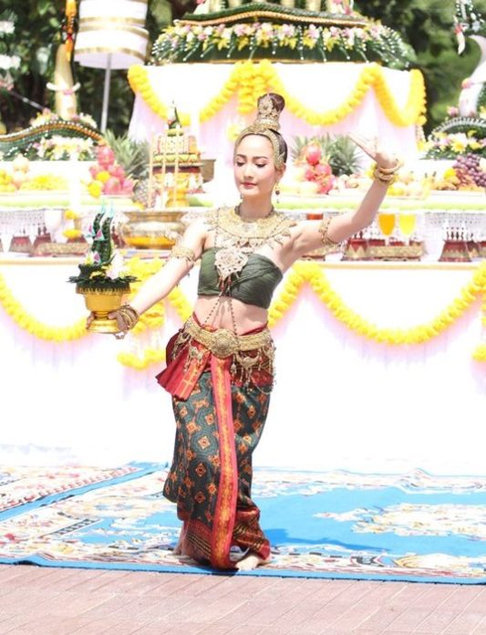 แต้ว แต้ว ญาญ่า รำถวาย “พ่อปู่ศรีสุทโธ” และ “แม่ย่าศรีปทุมา”