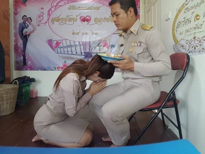 ครูสาวเผยแล้ว! ทำไมต้องกราบสามี