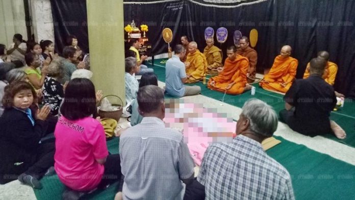ญาติ ด.ญ.วัย 4 ขวบ เหยื่อสุนัขสุดโหด นำศพมาบำเพ็ญกุศลที่บ้าน