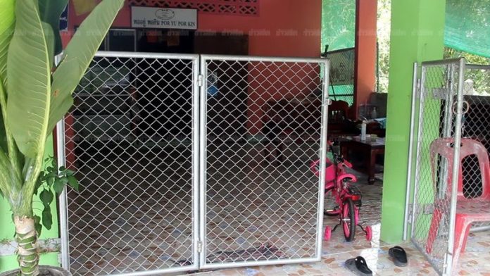 ชาวบ้านหวาดผวาต้องทำรั้วเหล็กกั้นบ้าน