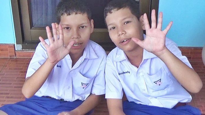 โรงเรียนที่มี คู่แฝดเยอะที่สุด 20 คู่