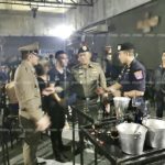 สั่งเด้ง 4 เสือ สน.ฉลองกรุง เซ่นจับผับดัง ปล่อยนักเที่ยวมั่วยาเพียบ
