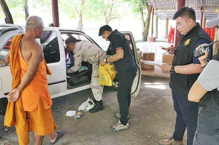 บุกตรวจวัดดังเมืองกาญจน์ พบพระฉี่ม่วง