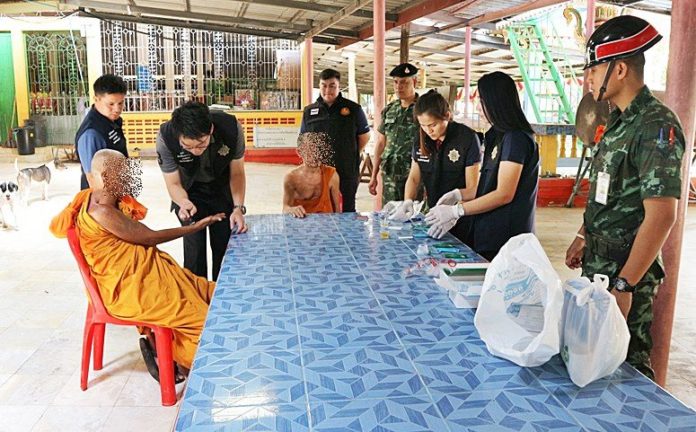 บุกตรวจวัดดังเมืองกาญจน์ พบพระฉี่ม่วง