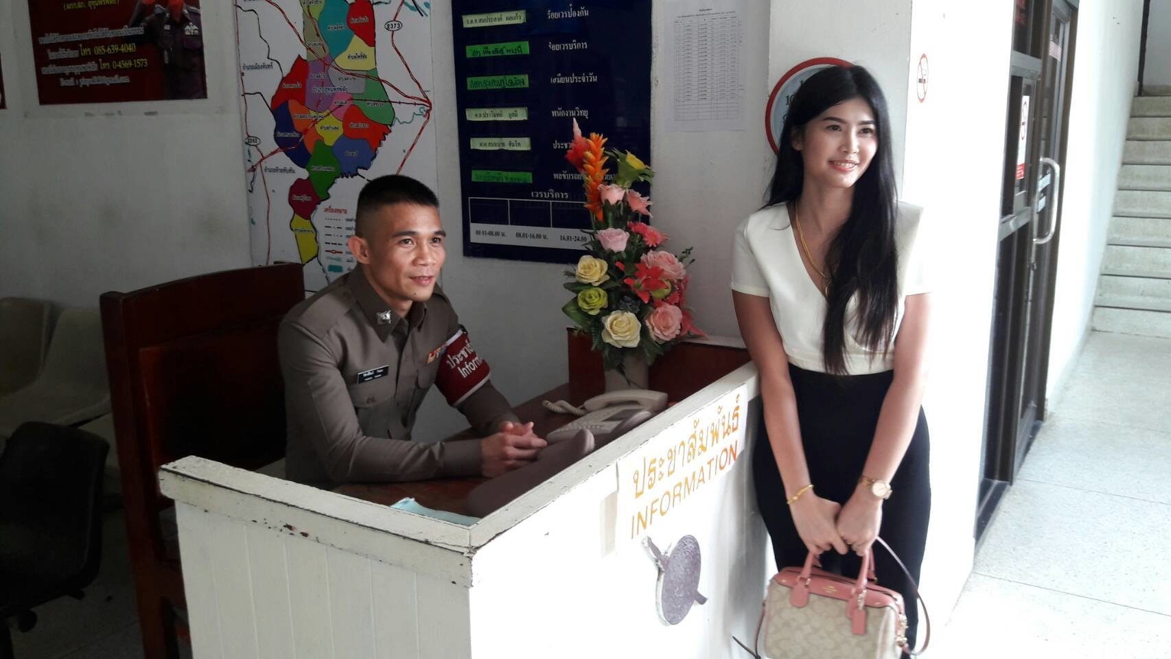 หมู่แหลม ถอดนวม เข้าเวรตำรวจ รับแจ้งความร้องทุกข์ ประชาชนโทรหาไม่ขาดสาย